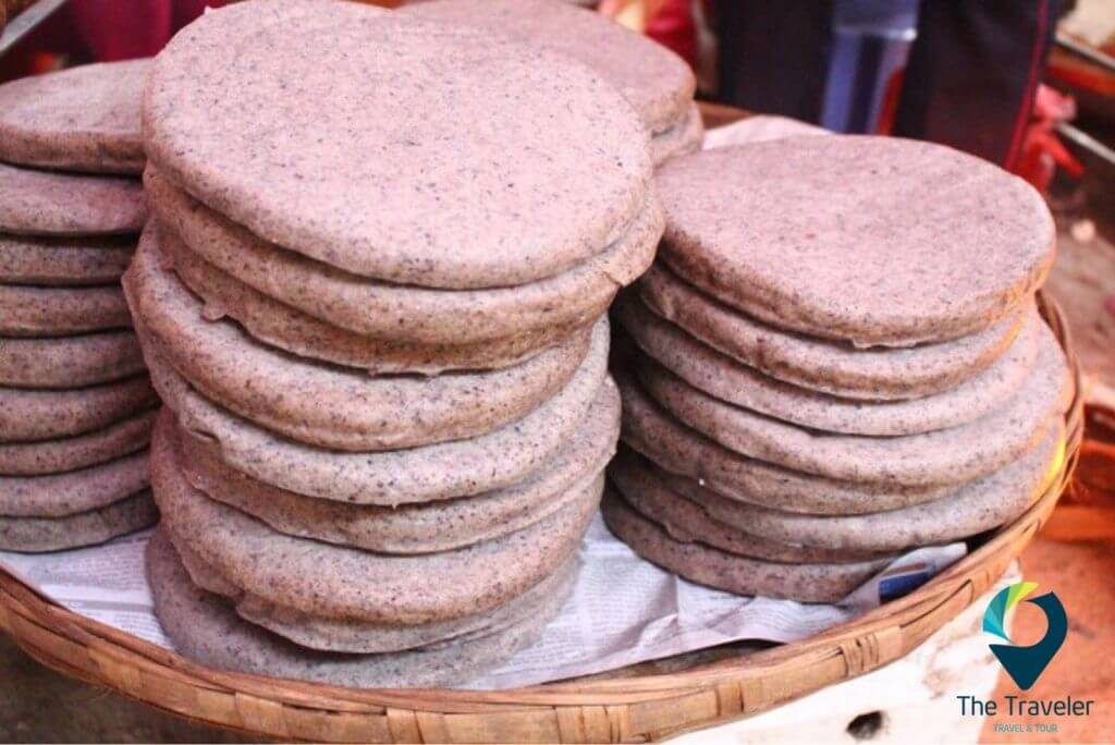 6. Bánh tam giác mạch – đặc sản Hà Giang