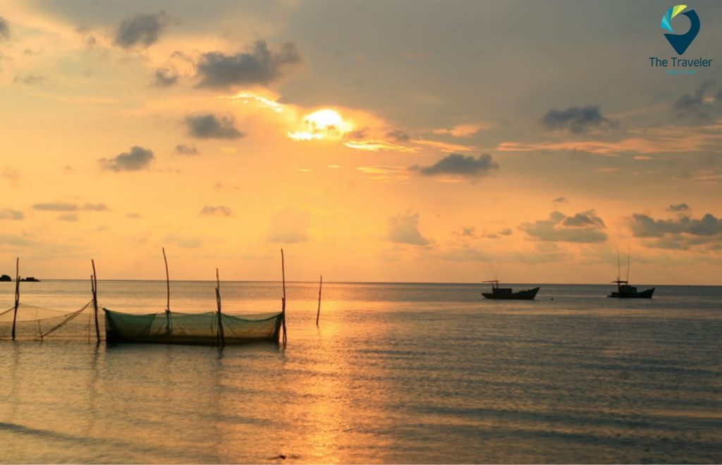 Hoàng hôn buông xuống làng chài Hàm Ninh Phú Quốc