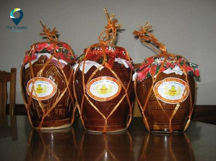4. Rượu nếp ngâm Hoành Bồ – đặc sản Hạ Long