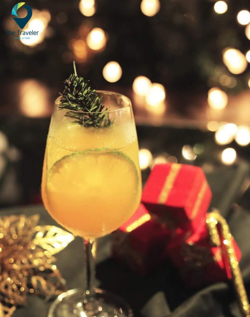 Nhâm nhi cocktail tại Bittersweet Bar Phú Quốc